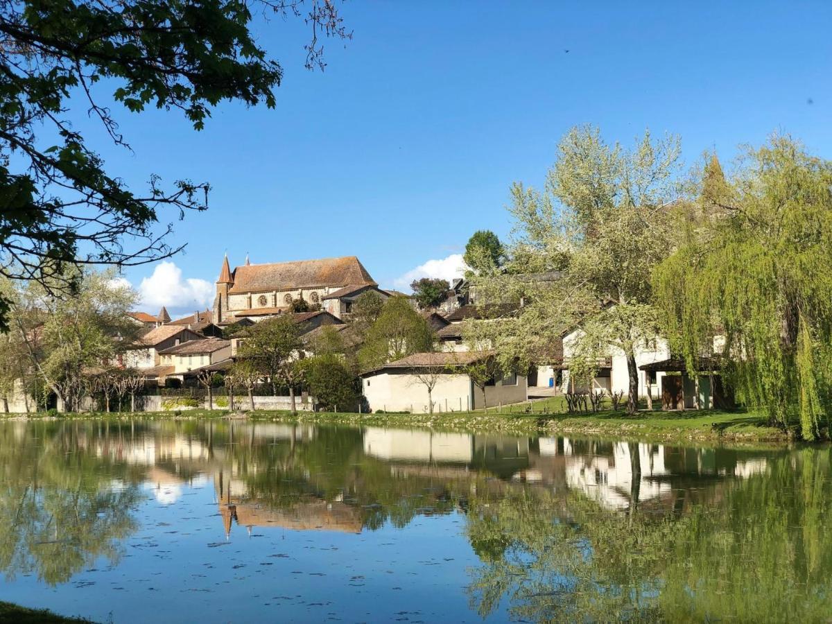 En Bord De Riviere Apartment Casseneuil Luaran gambar